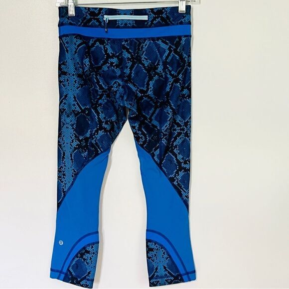 Lululemon Inspire Crop II Mesh Mini Ziggy Snake Sapphire Blue Pipe Leggings 4 - Picture 1 of 13